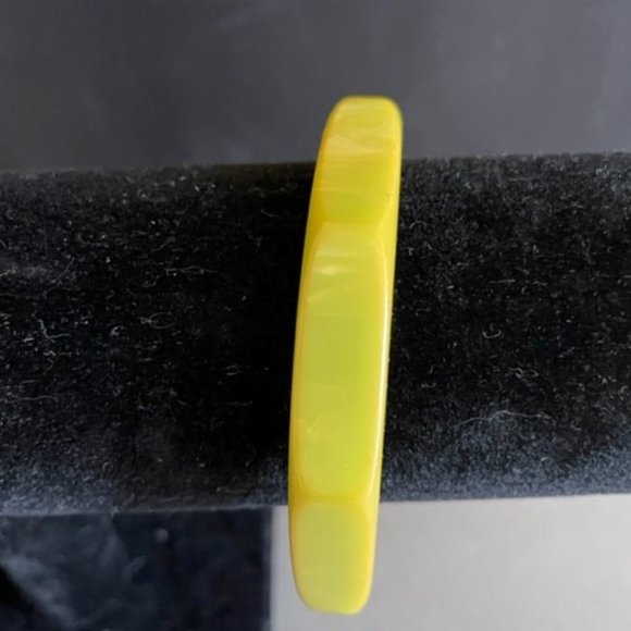 Bakelite Lime Green Hexagonal Bangle Bracelet Hints of Yellow Marbling 1/2 inch - Picture 3 of 10